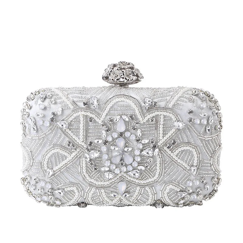 Pochette ornée de strass