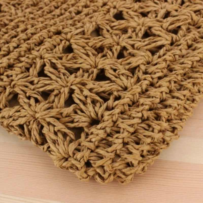 Pochette pour femme réalisée en paille
