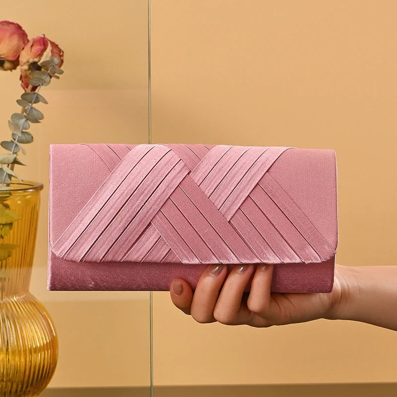 Pochette pour soirée au style moderne et rose