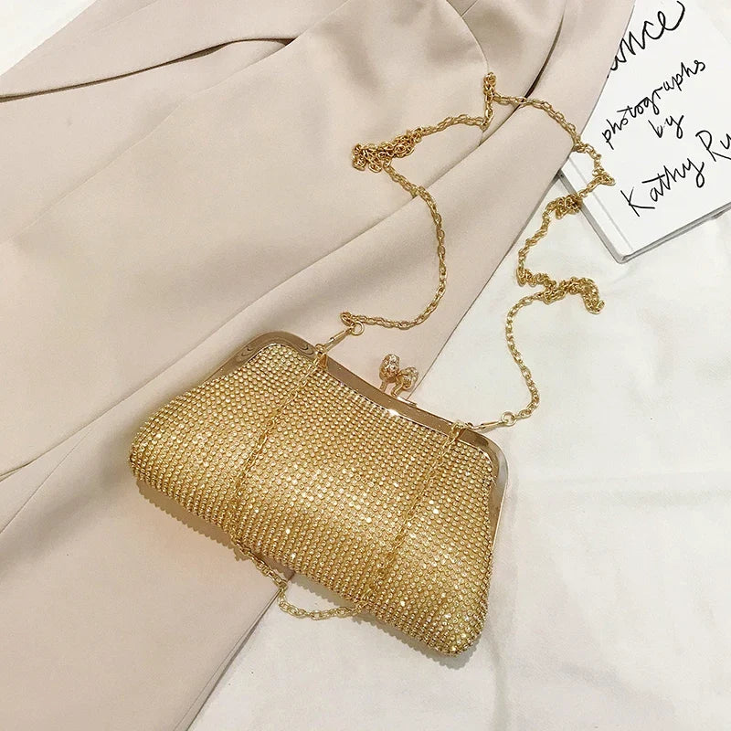 Pochette pour soirée dorée et versatile