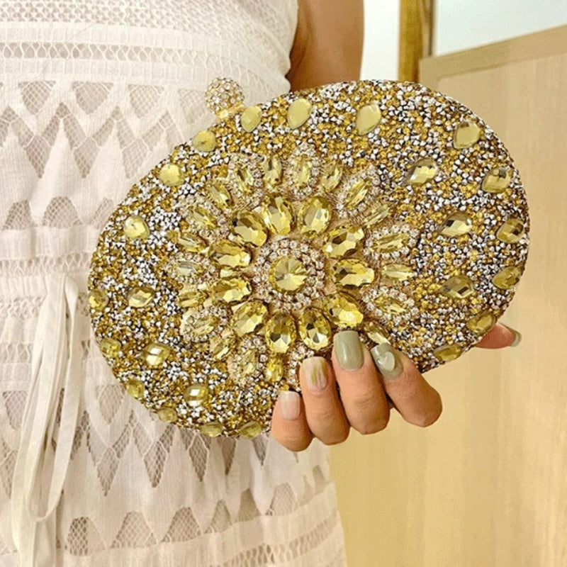 Pochette soirée au coloris doré