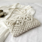 Pochette travaillée en macramé