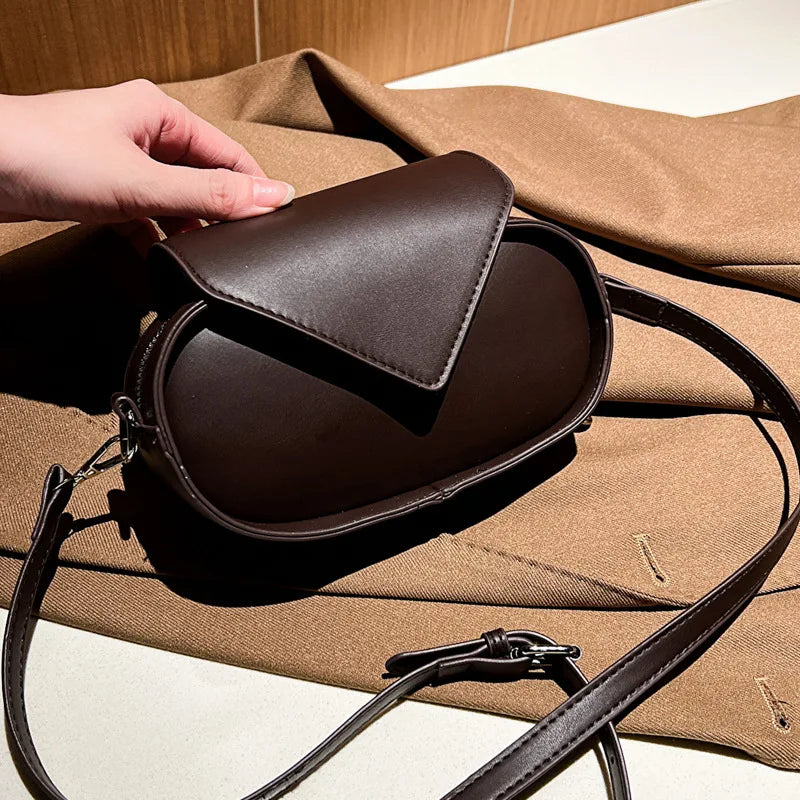 Sac à bandoulière au contour ovale