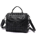 Sac à bandoulière au style clouté