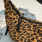 Sac à bandoulière forme banane léopard