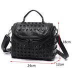 Sac à bandoulière orné de clous