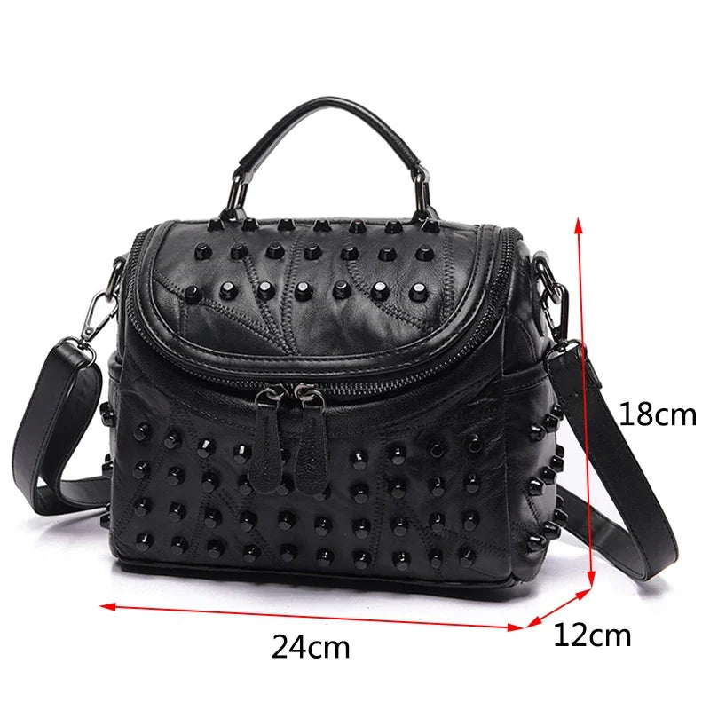 Sac à bandoulière orné de clous