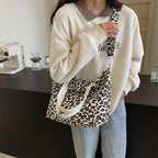 Sac à bandoulière souple façon léopard