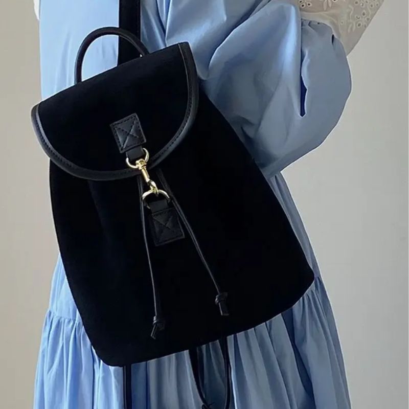 Sac à dos effet daim au design chic et élégant