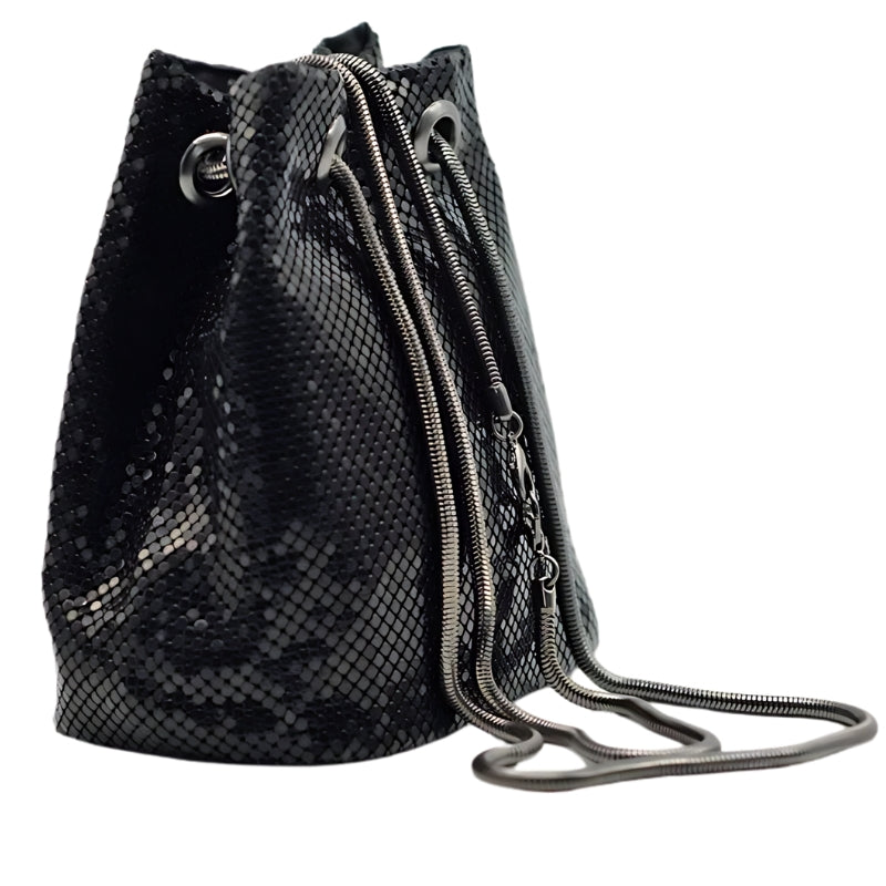 Sac à main à l’aspect métallique
