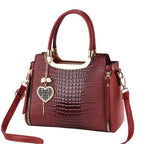 Sac à main allure croco
