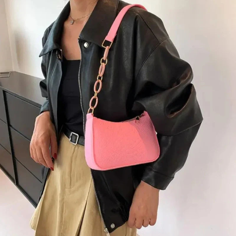 Sac à main au design compact et couleur vive