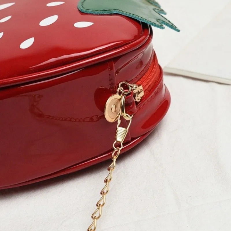 Sac à main au format fraise