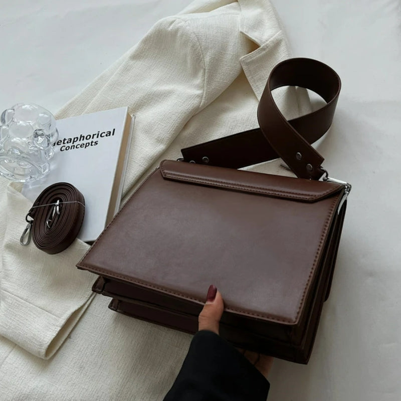 Sac à main avec bandoulière de couleur noire