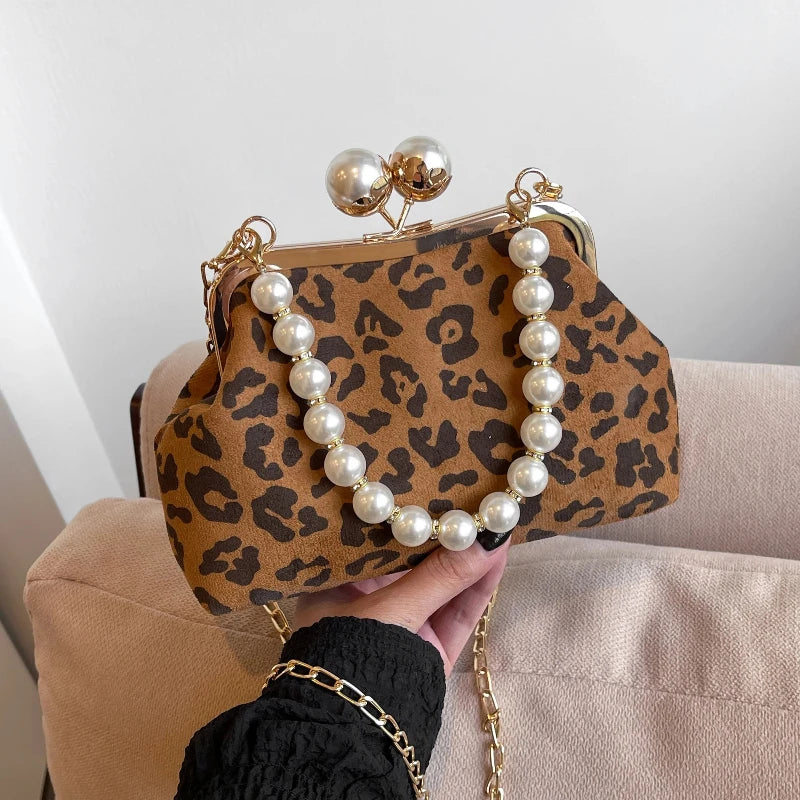 Sac à main avec perles et imprimé léopard