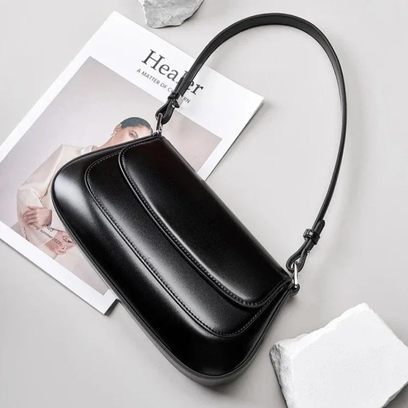 Sac à main baguette au profil compact et élégant