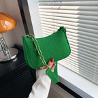 Sac à main baguette de teinte vive et format compact