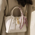 Sac à main beige petit format avec foulard