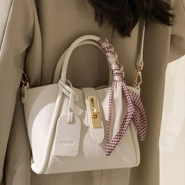 Sac à main beige petit format avec foulard