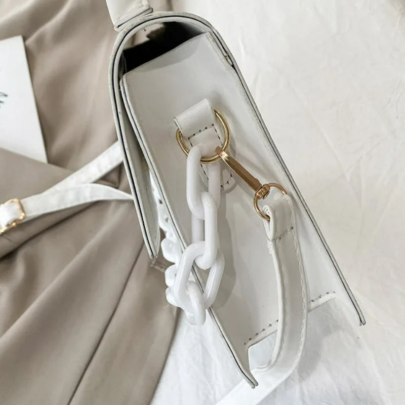 Sac à main branché avec chaîne