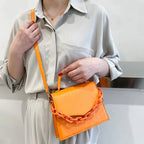 Sac à main chic avec chaîne tendance