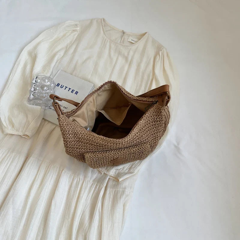 Sac à main chic d'inspiration bohème porté épaule