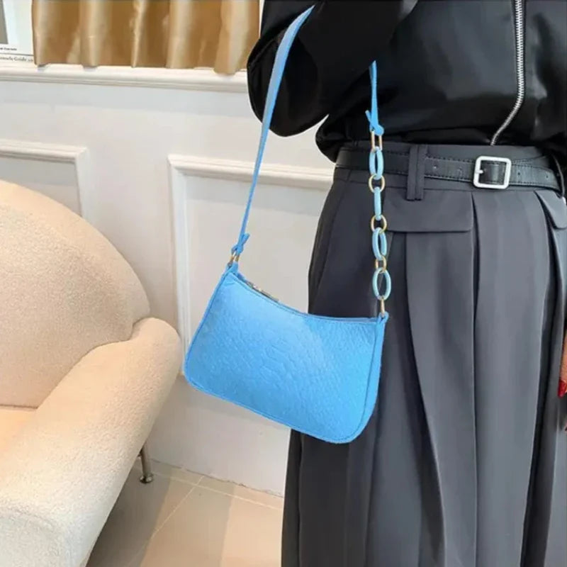 Sac à main compact au coloris vif de forme baguette