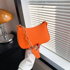 Sac à main compact au design baguette audacieux en couleur