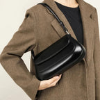 Sac à main compact et élégant de forme baguette