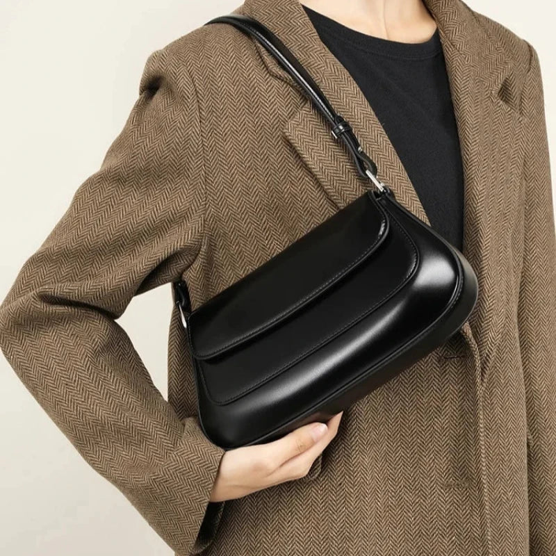 Sac à main compact et élégant de forme baguette