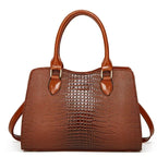 Sac à main complété par un porte-monnaie assorti