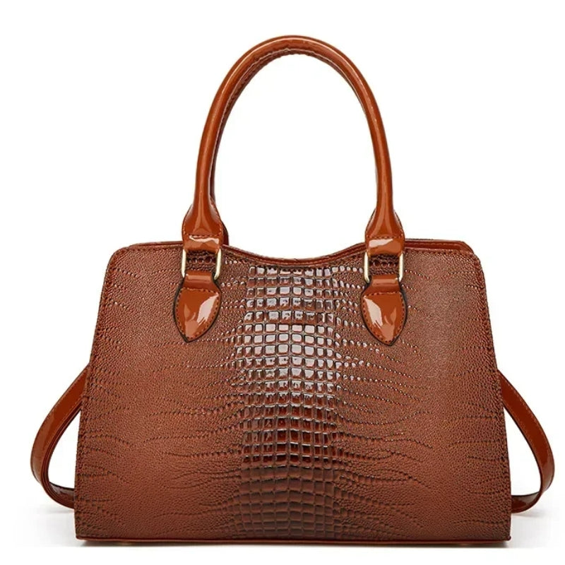 Sac à main complété par un porte-monnaie assorti