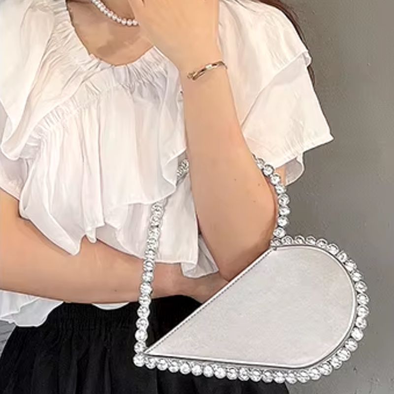 Sac à main cœur de mariage agrémenté de strass