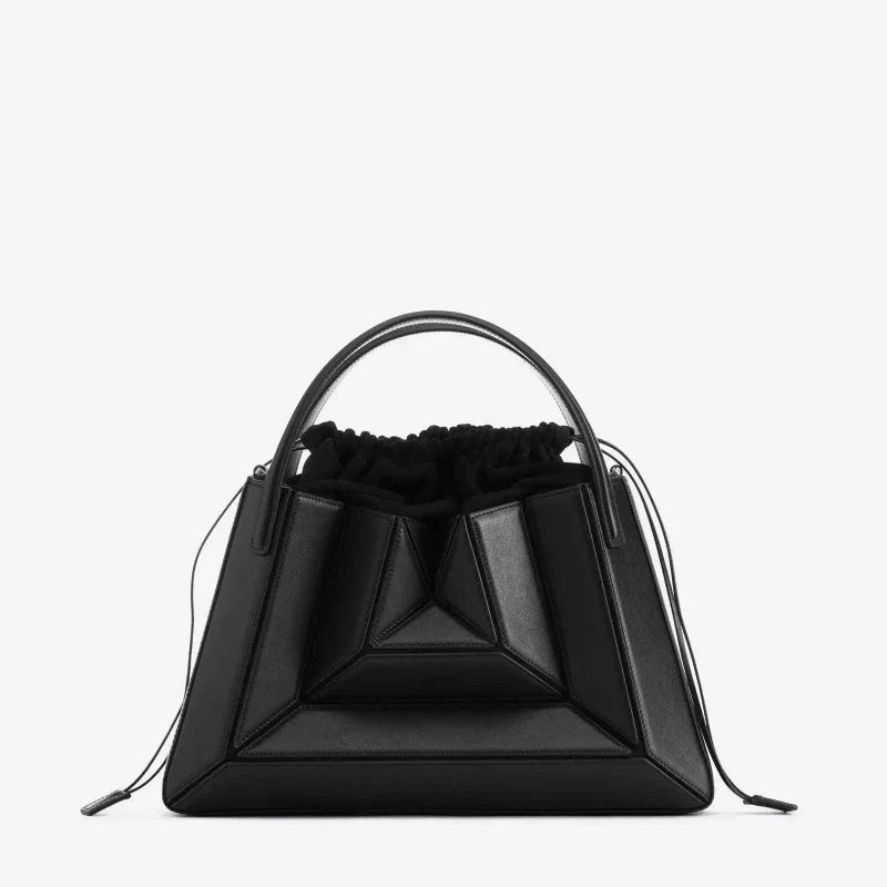Sac à main de forme géométrique au design audacieux