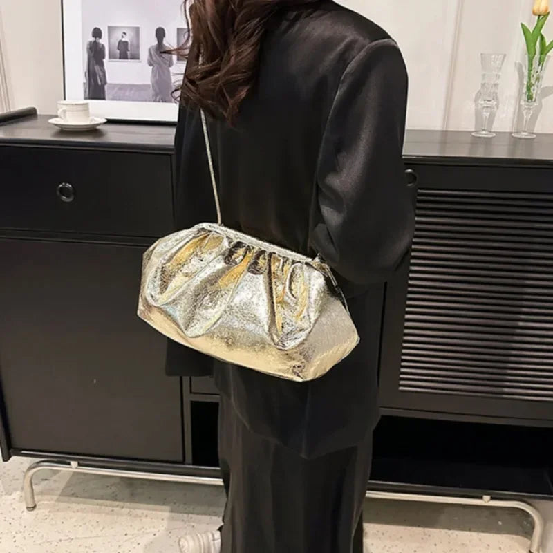 Sac à main de soirée moderne avec effet froissé somptueux