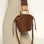 Sac à main de type seau à poignée bambou