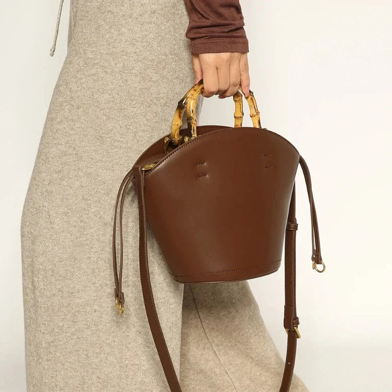 Sac à main de type seau à poignée bambou