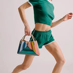 Sac à main design géométrique au caractère affirmé