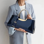 Sac à main effet vernis et poignée élégante pour mariage