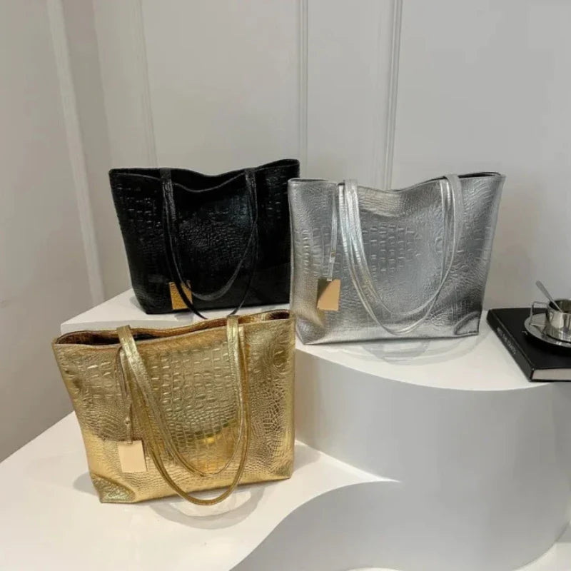 Sac à main élégant effet croco en grand format métallisé