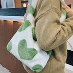 Sac à main en fourrure synthétique avec motifs de cœurs