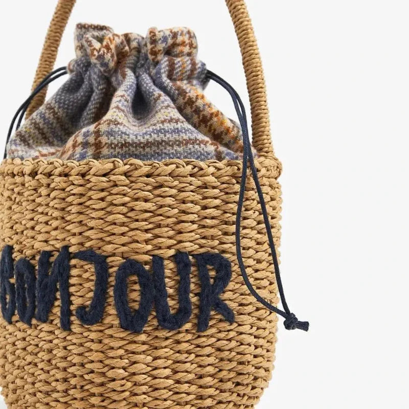 Sac à main en paille façon panier brodé