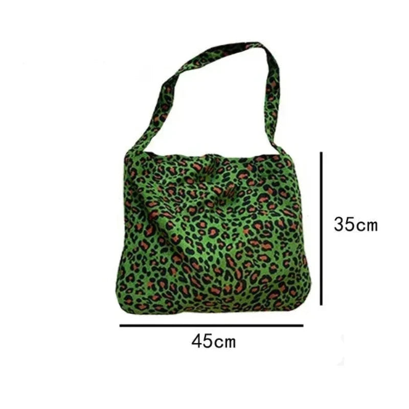 Sac à main en toile léopard vert