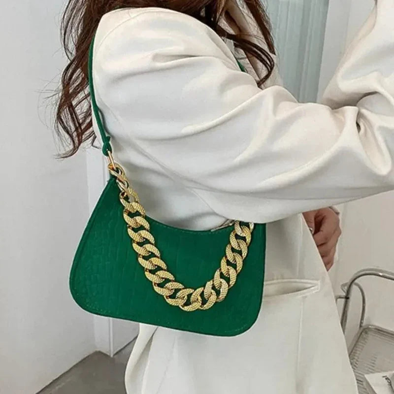 Sac à main femme de forme baguette avec chaîne