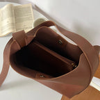 Sac à main fourni avec pochette