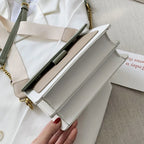 Sac à main généreux avec bandoulière