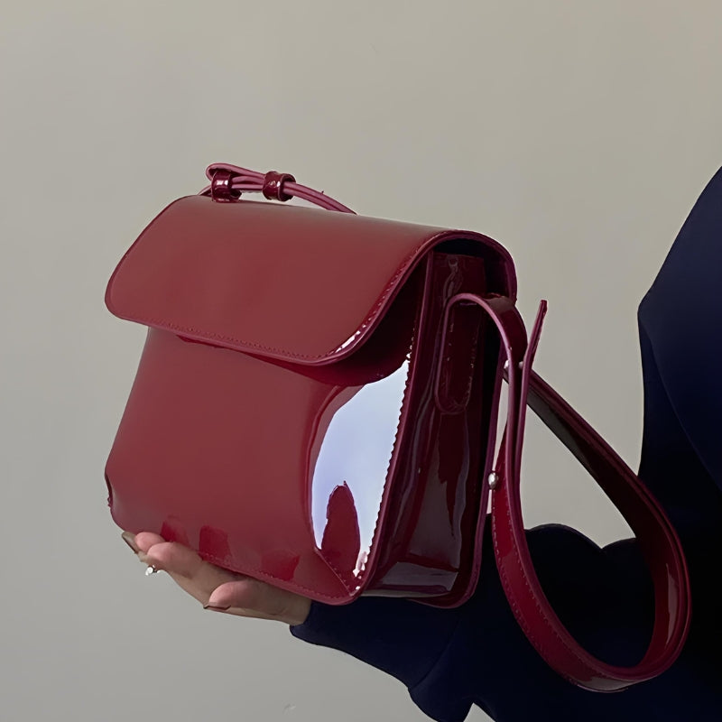 Sac à main luxueux de couleur rouge