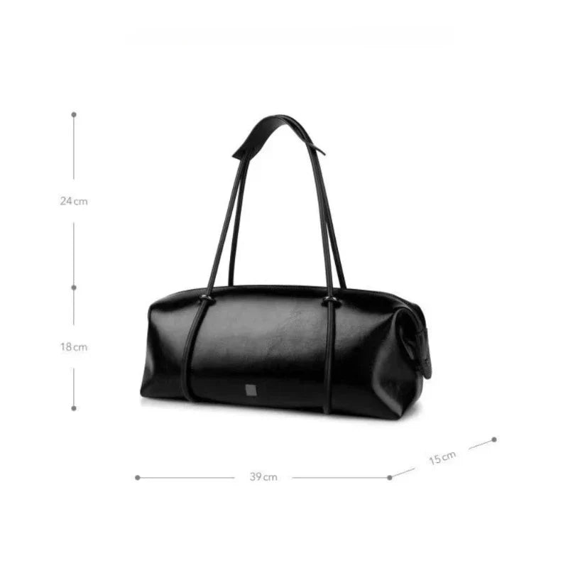 Sac à main noir format baguette élégant et intemporel
