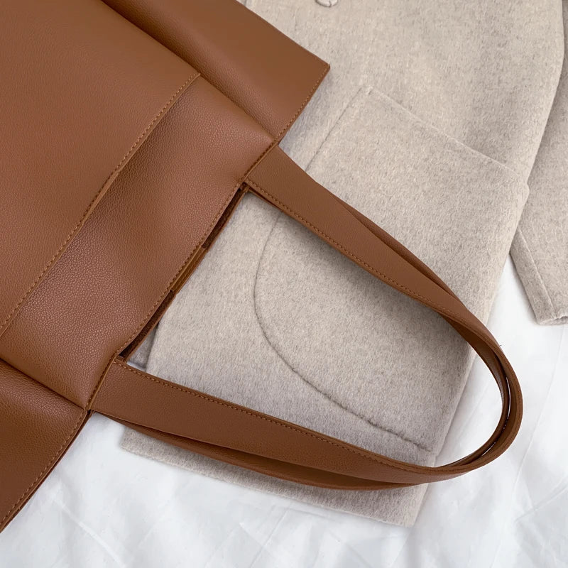 Sac à main noir style cabas