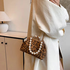 Sac à main perlé à motif léopard